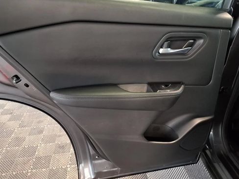 Used 2025 Nissan Rogue SV AWD/4WD image 16