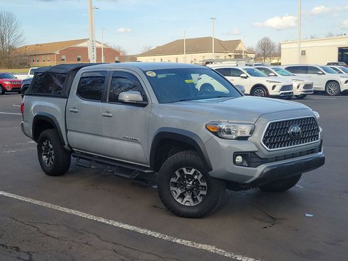 Used 2018 Toyota Tacoma TRD Off-Road image 32