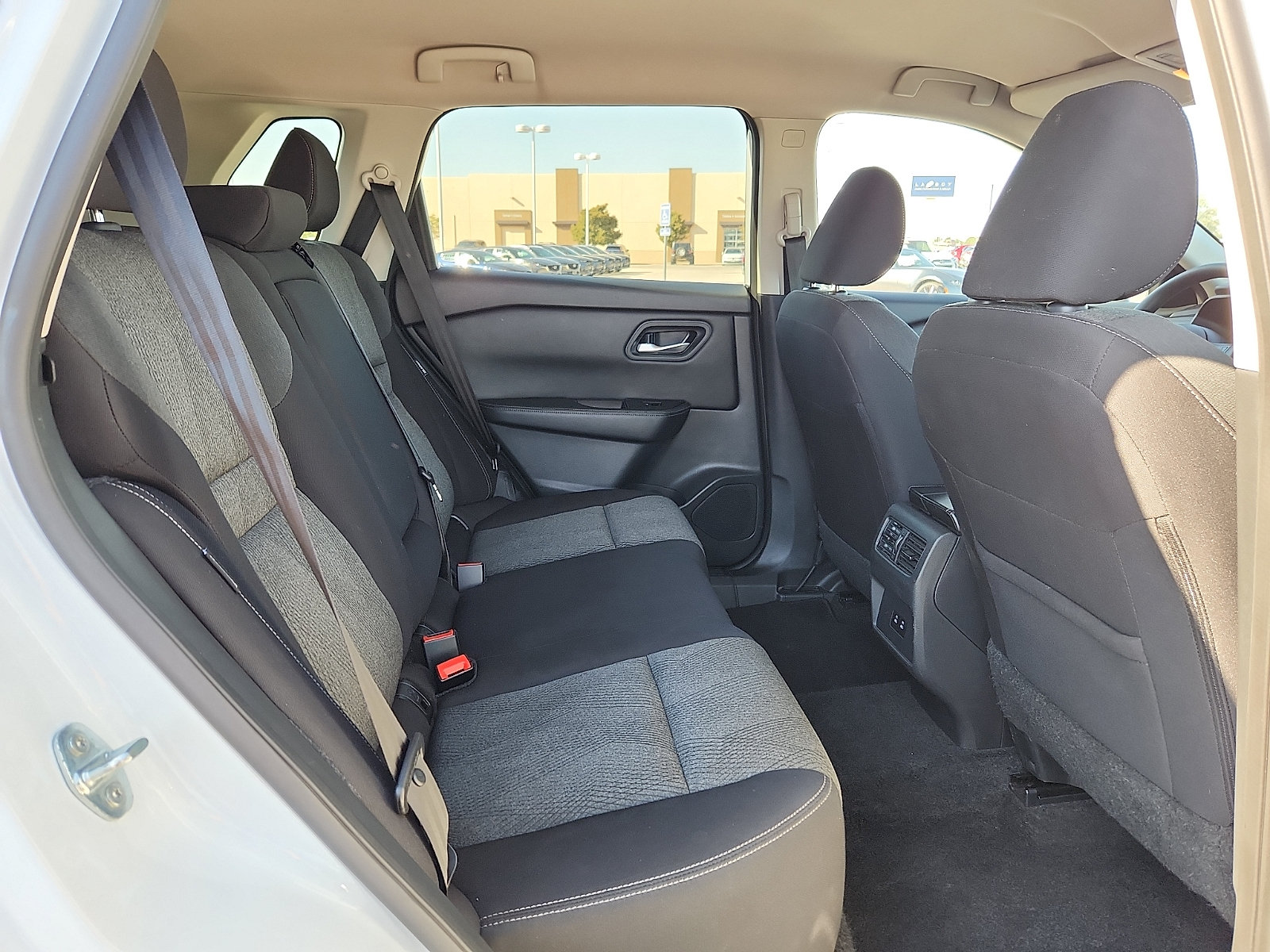 Used 2024 Nissan Rogue SV FWD image 13
