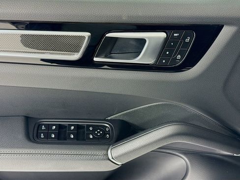 Certified 2022 Porsche Cayenne S image 11