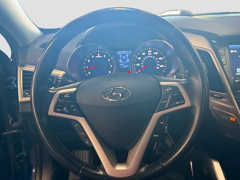 Used 2017 Hyundai Veloster FWD image 17
