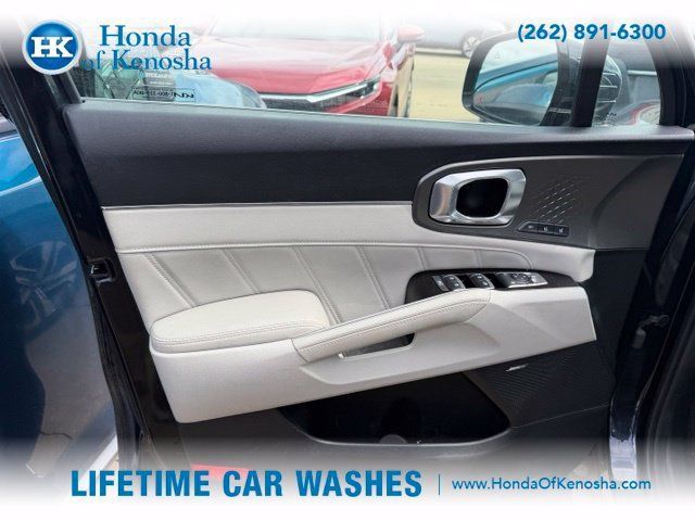 Used 2023 Kia Sorento SX Prestige w/ Panoramic Sunroof Package AWD/4WD image 5