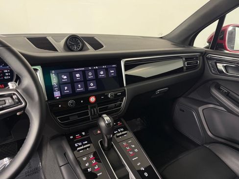 Certified 2026 Porsche Macan AWD/4WD image 25