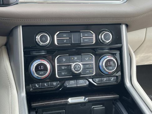 Used 2021 GMC Yukon Denali w/ Denali Premium Package AWD/4WD image 38
