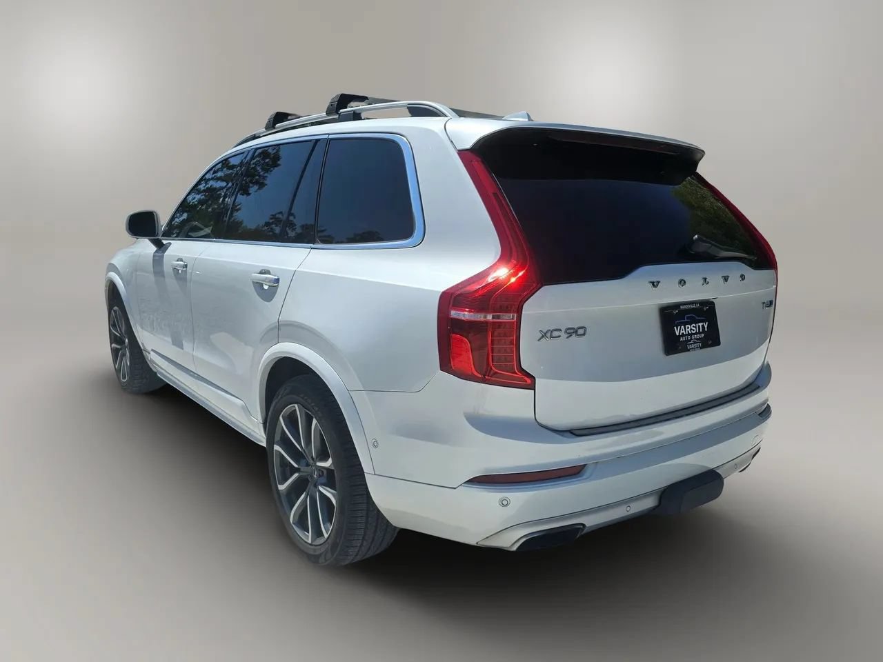 Used 2017 Volvo XC90 T6 Momentum w/ Vision Package AWD/4WD image 6