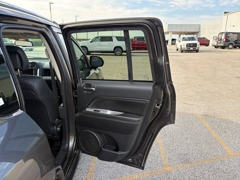 Used 2016 Jeep Compass High Altitude FWD image 35