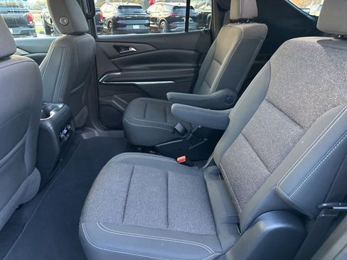 Used 2025 Chevrolet Traverse LT image 21