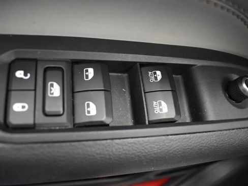 Used 2025 Jeep Compass Limited image 21