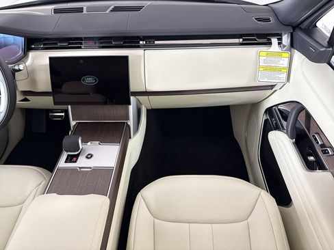 New 2026 Land Rover Range Rover SE image 25