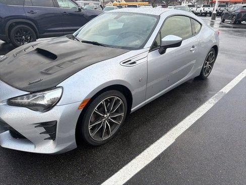 Used 2020 Toyota 86 RWD image 1