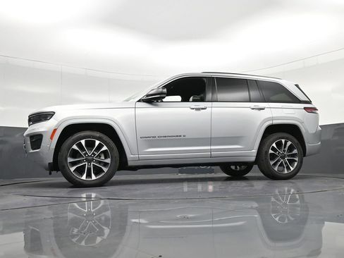 Used 2023 Jeep Grand Cherokee Overland w/ Luxury Tech Group IV RWD image 28