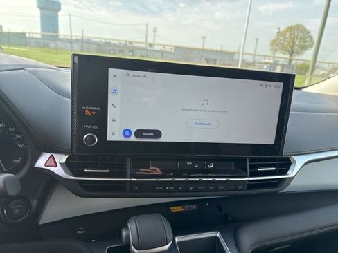 Used 2025 Toyota Sienna XLE w/ XLE Plus Package image 11