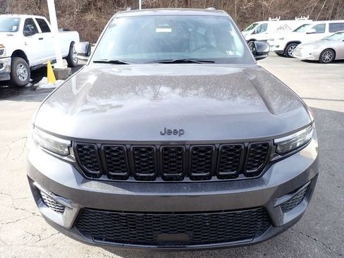 New 2025 Jeep Grand Cherokee Limited w/ Black Appearance Package image 10