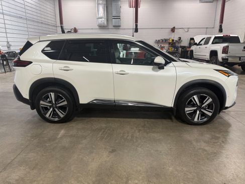 Used 2023 Nissan Rogue SL w/ SL Premium Package AWD/4WD image 3