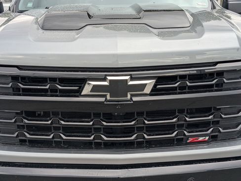 Used 2024 Chevrolet Silverado 1500 LT Trail Boss w/ LT Trail Boss Premium Package AWD/4WD image 12