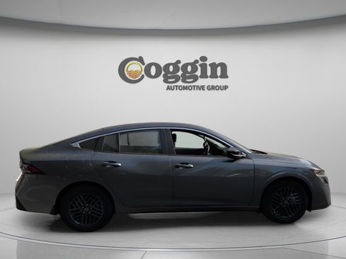 New 2026 Nissan Sentra SV w/ Floor Mat Package FWD image 6
