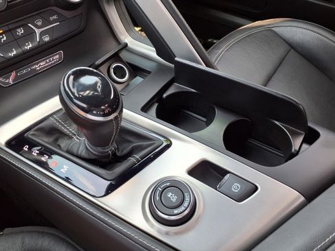 Used 2019 Chevrolet Corvette Stingray Coupe w/ 1LT RWD image 5