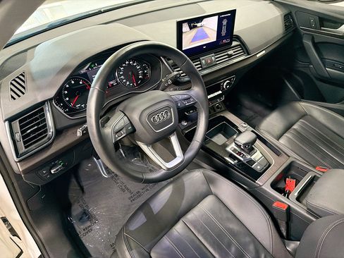 Used 2022 Audi Q5 2.0T Premium w/ Convenience Package image 4