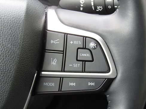 Used 2024 Toyota Highlander XSE AWD/4WD image 28