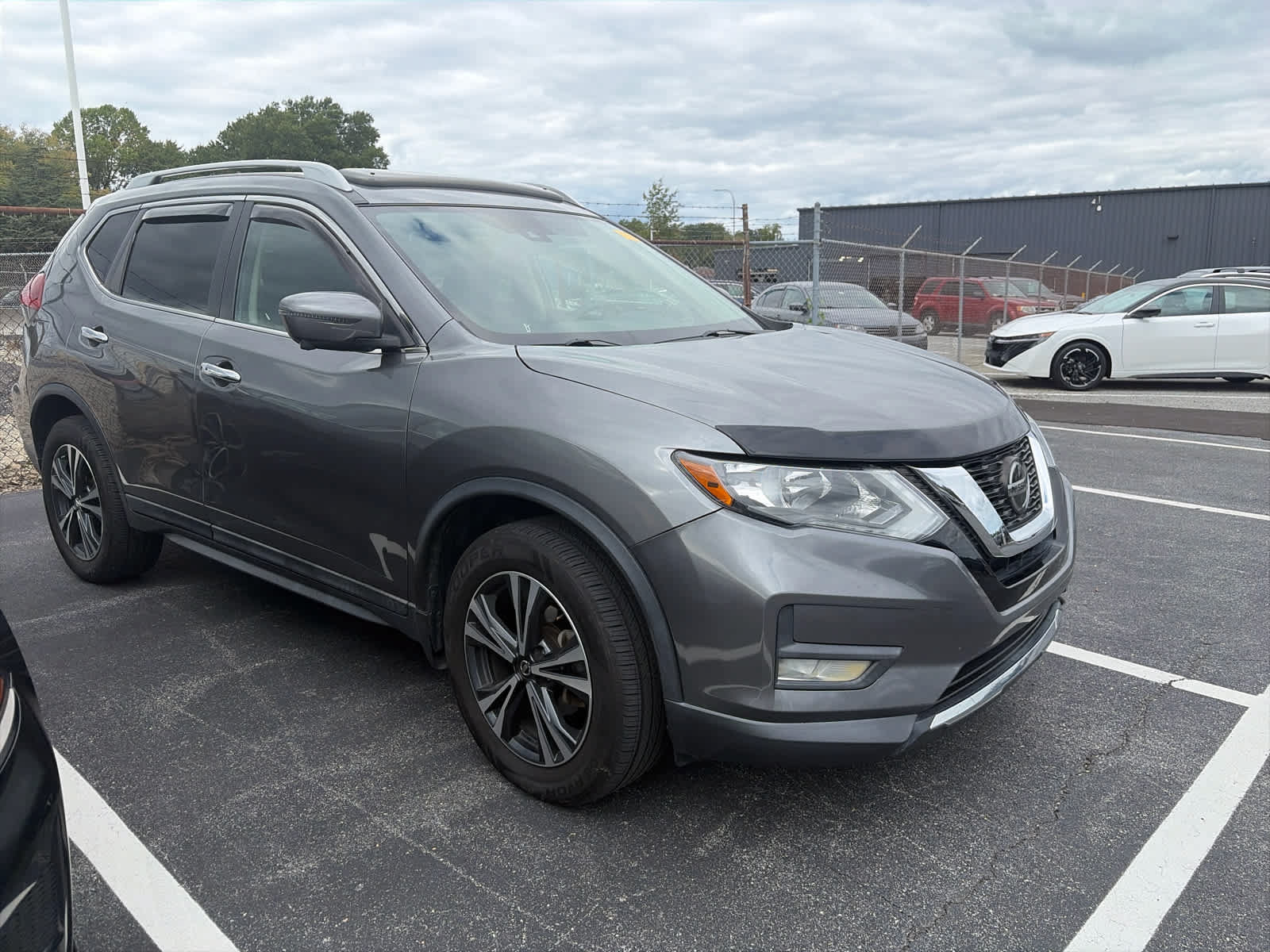 Used 2020 Nissan Rogue SV w/ Sun & Sound Touring Package AWD/4WD image 3