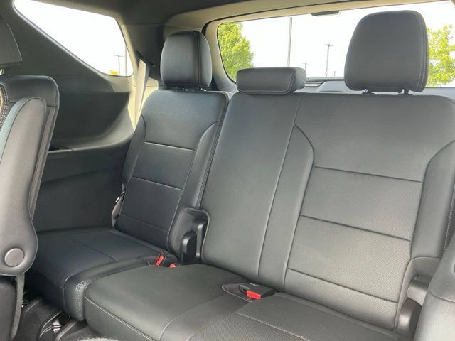 Used 2025 Chevrolet Traverse High Country w/ LPO, Floor Liner Package AWD/4WD image 36