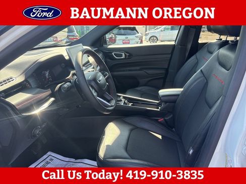 Used 2025 Jeep Compass Trailhawk AWD/4WD image 13