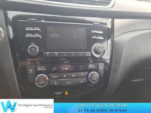 Used 2016 Nissan Rogue SV AWD/4WD image 20