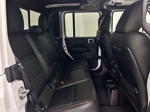 New 2025 Jeep Gladiator Rubicon image 16