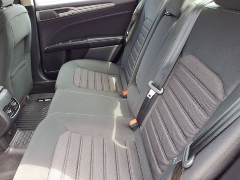 Used 2020 Ford Fusion SE FWD image 6