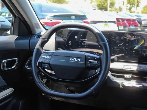 Used 2025 Kia K4 EX FWD image 21