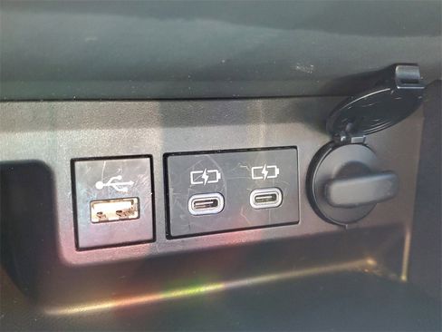 Used 2023 Toyota Highlander LE image 30