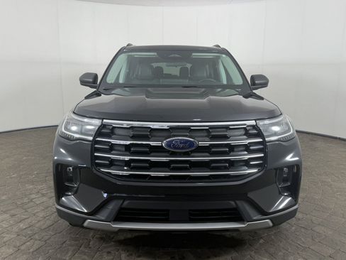 Used 2025 Ford Explorer Active w/ Active Comfort Package AWD/4WD image 2