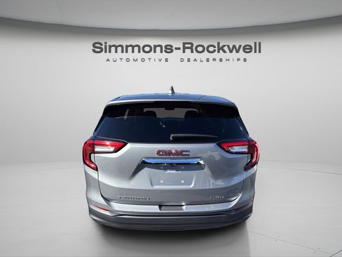 Used 2024 GMC Terrain SLE image 15