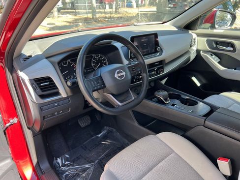 Used 2025 Nissan Rogue SV image 31