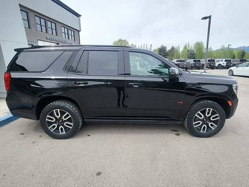 Used 2024 GMC Yukon AT4 w/ Technology Package AWD/4WD image 4