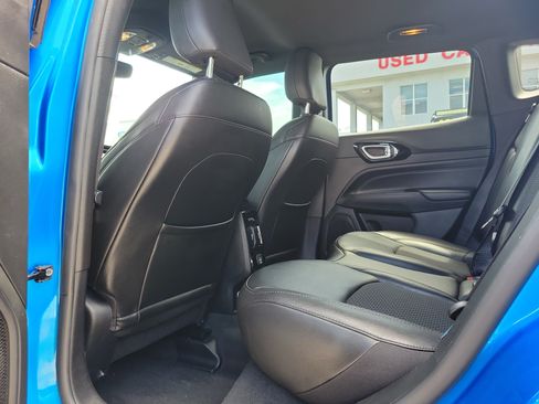 Used 2022 Jeep Compass Latitude FWD image 9