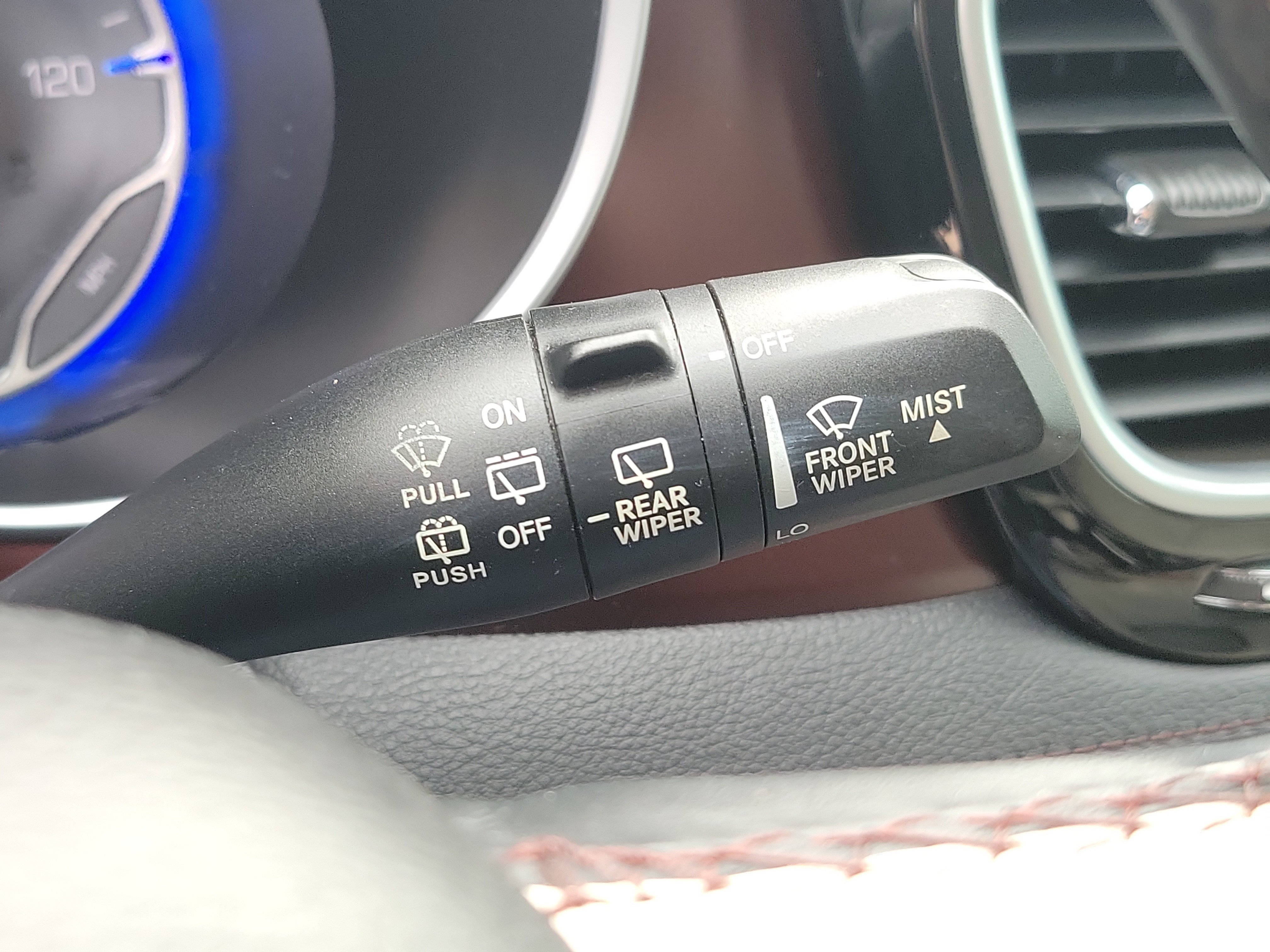 Used 2017 Chrysler Pacifica Limited w/ UConnect Theater Package FWD image 26