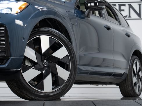 Certified 2024 Volvo XC60 T8 Plus w/ Climate Package AWD/4WD image 27