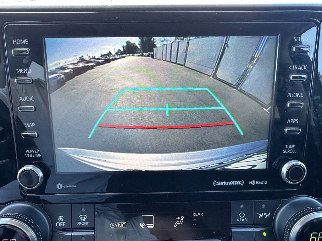 Used 2021 Toyota Highlander LE AWD/4WD image 13