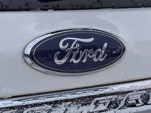 Used 2017 Ford Explorer XLT w/ Equipment Group 201A image 30