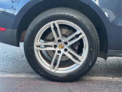Used 2019 Porsche Macan AWD/4WD image 28