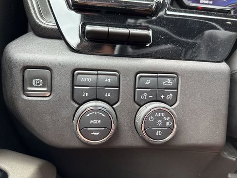 Used 2024 Chevrolet Silverado 2500 ZR2 w/ Technology Package image 21