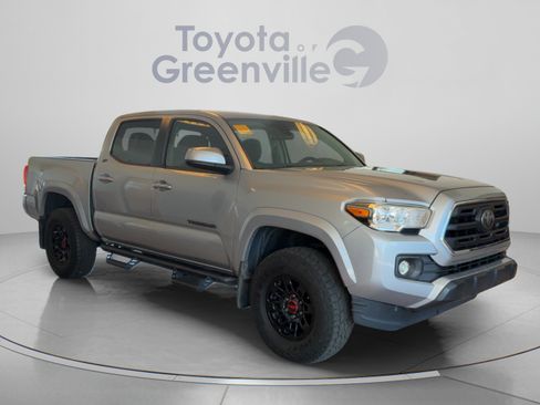 Used 2019 Toyota Tacoma SR5 AWD/4WD image 8