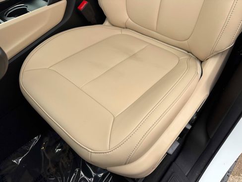 New 2026 Jeep Grand Cherokee L Limited RWD image 20