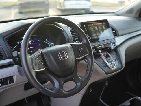 Used 2024 Honda Odyssey EX-L image 2