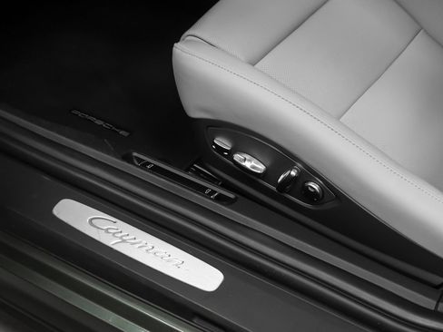 Certified 2025 Porsche 718 Cayman RWD image 30