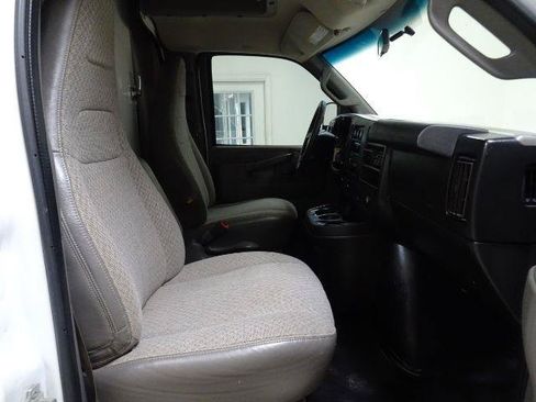 Used 2017 Chevrolet Express 3500 RWD image 27