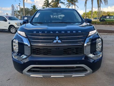 Used 2024 Mitsubishi Outlander SE Black Edition image 3