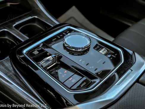 Used 2025 BMW 740i xDrive w/ Premium Package image 51