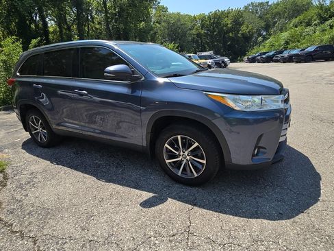 Used 2019 Toyota Highlander XLE FWD image 10